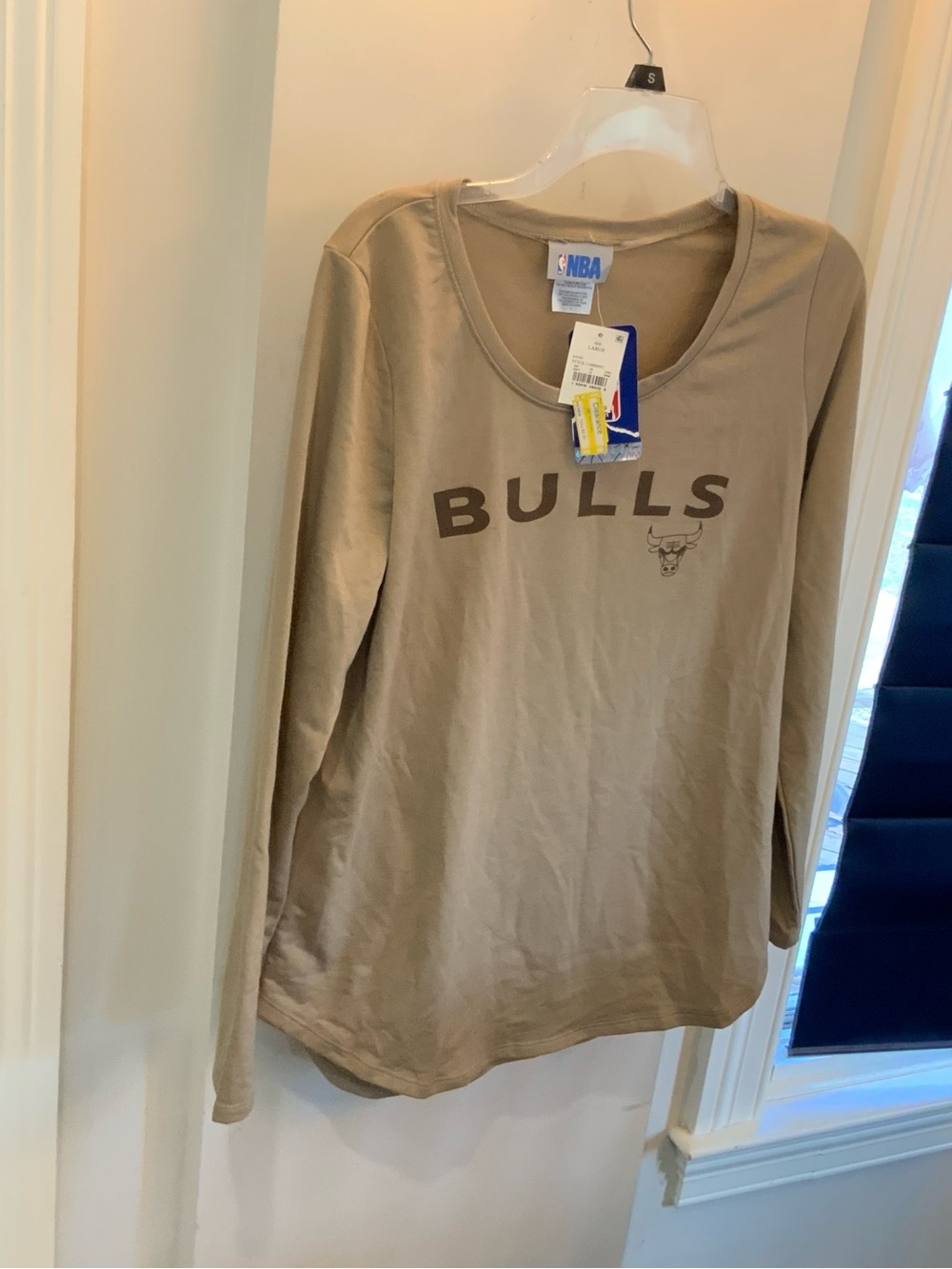NBA Chicago Bulls Long Sleeve Scoop Neck Top - Taupe nwt size large sku 3330